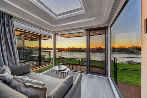 Le Bateau 7 - A Unique Stay by San Jacinto River