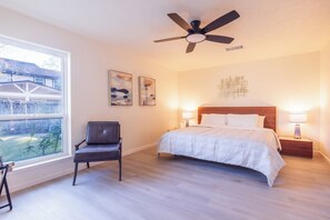 Desk, iron/ironing board, free WiFi, bed sheets - 【 Cozy 5BR Family Home Near Sugar Land & Houston 】 (Meadows Place)