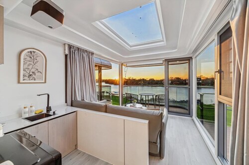 Le Bateau 10 - A Unique Stay by San Jacinto River