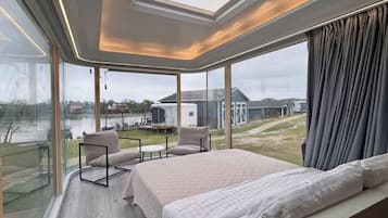WiFi (free), bed sheets
