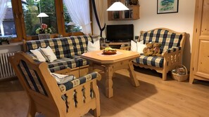 TV, bordtennis og stereoanlegg