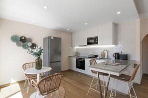 Fridge, microwave, oven, stovetop - Atlântico Azul - Apartment B (Lagos)