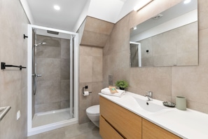 Douche, serviettes fournies