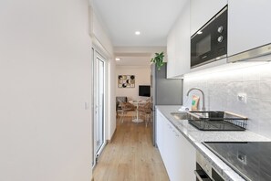 Fridge, microwave, oven, stovetop - Atlântico Azul - Apartment C (Lagos)