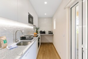 Fridge, microwave, oven, stovetop - Atlântico Azul - Apartment C (Lagos)