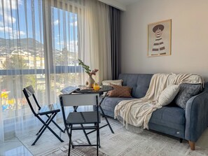 Living area - Qoople Elite 3 City 16 Apartment in Alanya, Turkey (Alanya)
