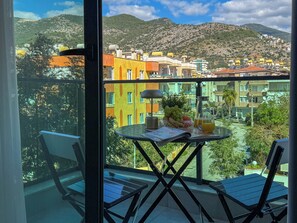 Outdoor dining - Qoople Elite 3 City 16 Apartment in Alanya, Turkey (Alanya)