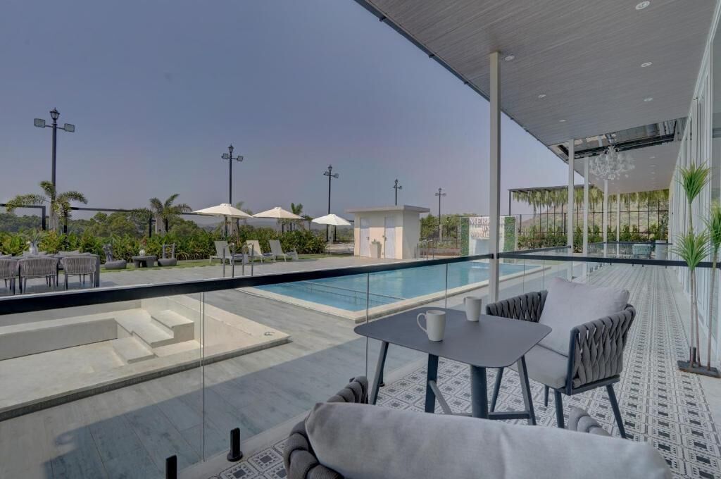 Deluxe Villa, Balcony | Pool