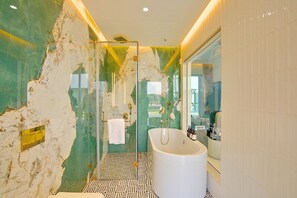 Deluxe Villa, Balcony | Bathroom