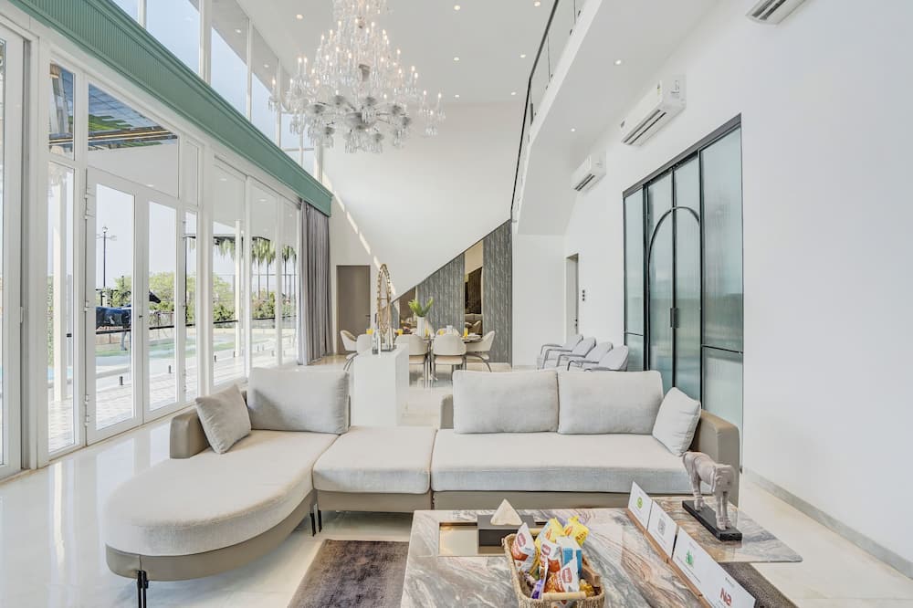 ELIVAAS Meraki Luxe 6BHK Glass Villa