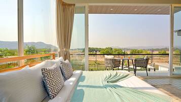 Deluxe Villa, Balcony