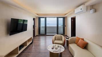 Family Suite, Balcony, Ocean View | Living area