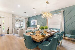 Dining - NEW 6 Bed villa SOUTH facing Pool/Spa-Games-Disney (Kissimmee)