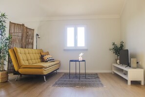 Living area - Casa das Giestas: Mountain View, Wi-Fi and Air Conditioning (Mondim de Basto)