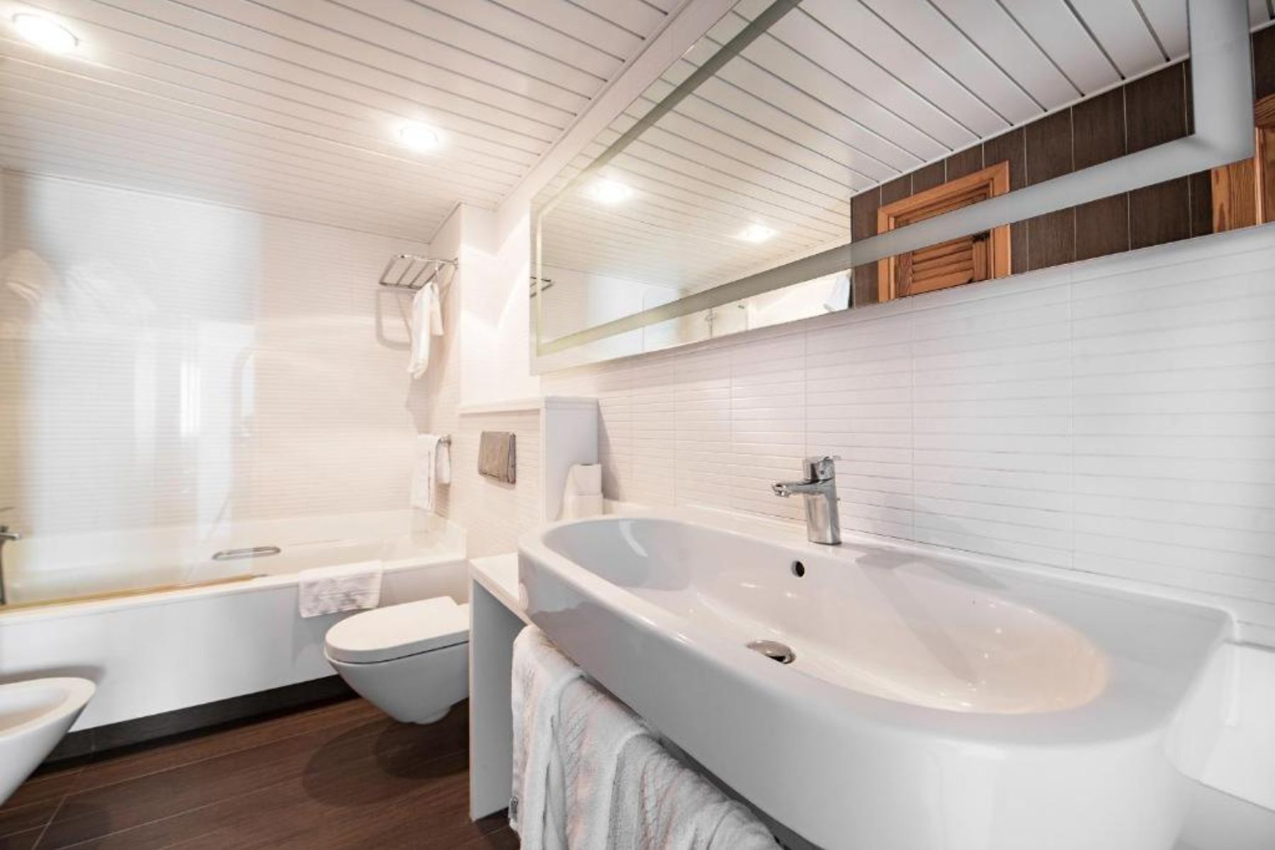 Apartment, 2 Bedrooms, Sea View | Bathroom | Towels