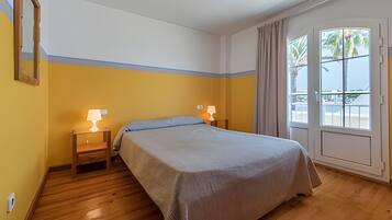 Apartment, 3 Bedrooms, Sea Facing | In-room safe, free WiFi