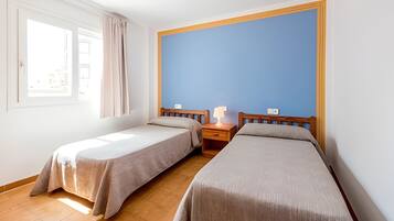 Apartment, 3 Bedrooms, Sea Facing | In-room safe, free WiFi