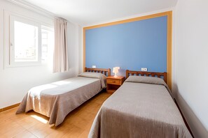Apartamento, 3 quartos, de frente para o mar | Cofres nos quartos, Wi-Fi de cortesia