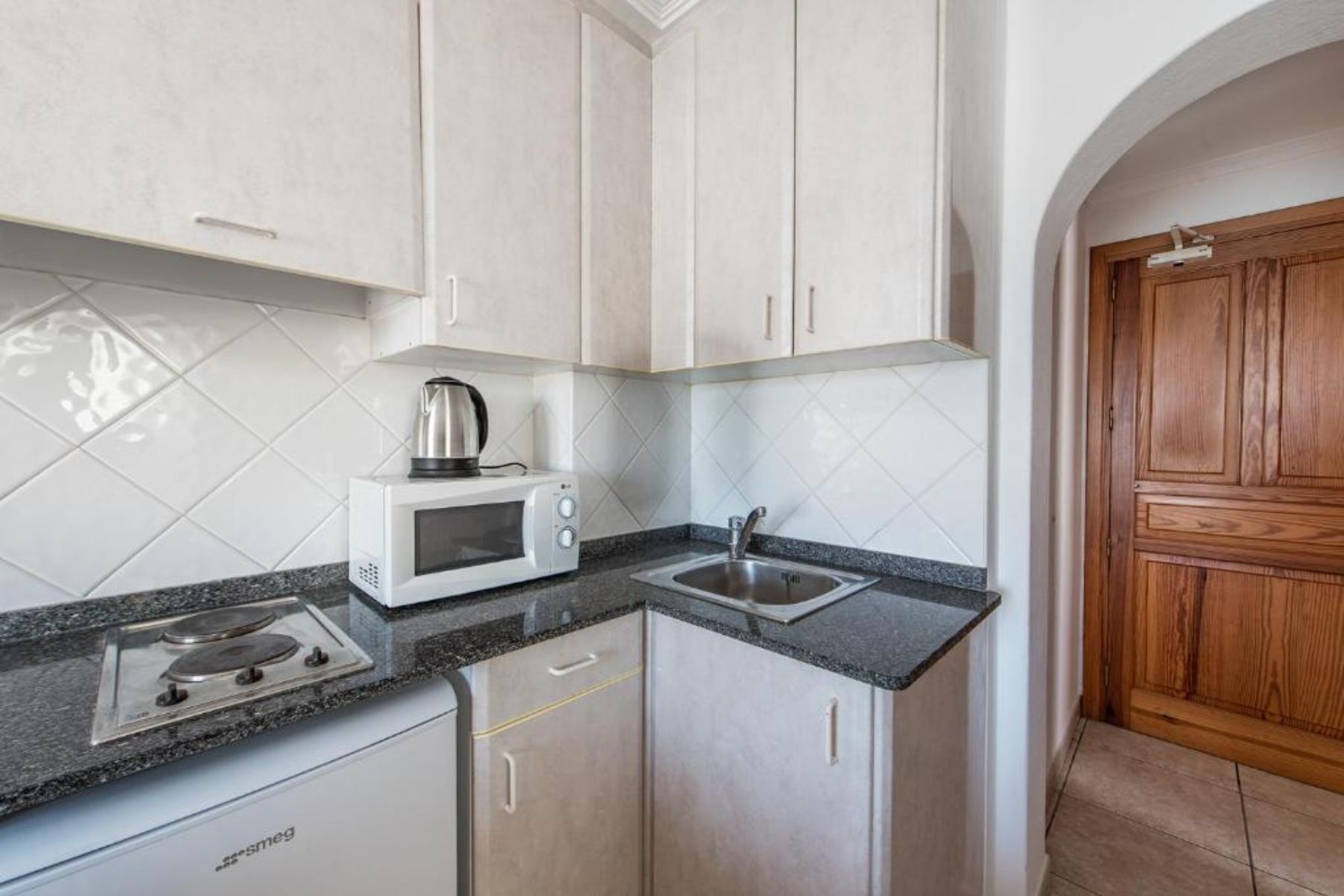 Standard Apartment, 1 Bedroom, Balcony, Sea View | Private kitchen