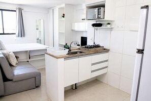 Fridge, microwave, stovetop, cookware/dishes/utensils - Golden Shop Home Service- Flat - Boa Viagem (Recife)