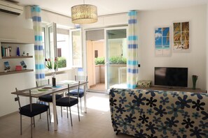 TV - Homiday - Michelangelo, Three Bedroom Apartment on the Ground Floor (Tortoreto Lido)
