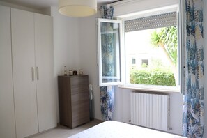 Room - Homiday - Michelangelo, Three Bedroom Apartment on the Ground Floor (Tortoreto Lido)