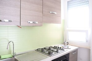 Fridge - Homiday - Michelangelo, Three Bedroom Apartment on the Ground Floor (Tortoreto Lido)