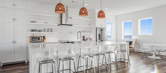 Waters Edge-Located in Pointe West.Book 5+nights -get 15% discount-4BD/4.5 BA