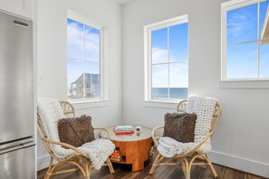 Interior - Waters Edge-Located in Pointe West.Book 5+nights -get 15% discount-4BD/4.5 BA (Galveston)