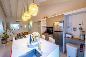 Interior - NEW 2BR Escape | Plunge Pool & BBQ | Near Beaches (Noord)