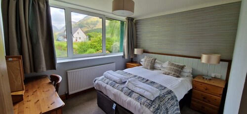 Hawthorn in Glencoe Village