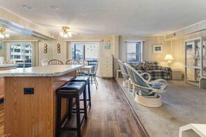 TV - Bradley on the Bay 104 (Ocean City)