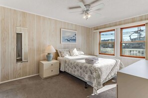 Iron/ironing board, WiFi, bed sheets - Bradley on the Bay 104 (Ocean City)