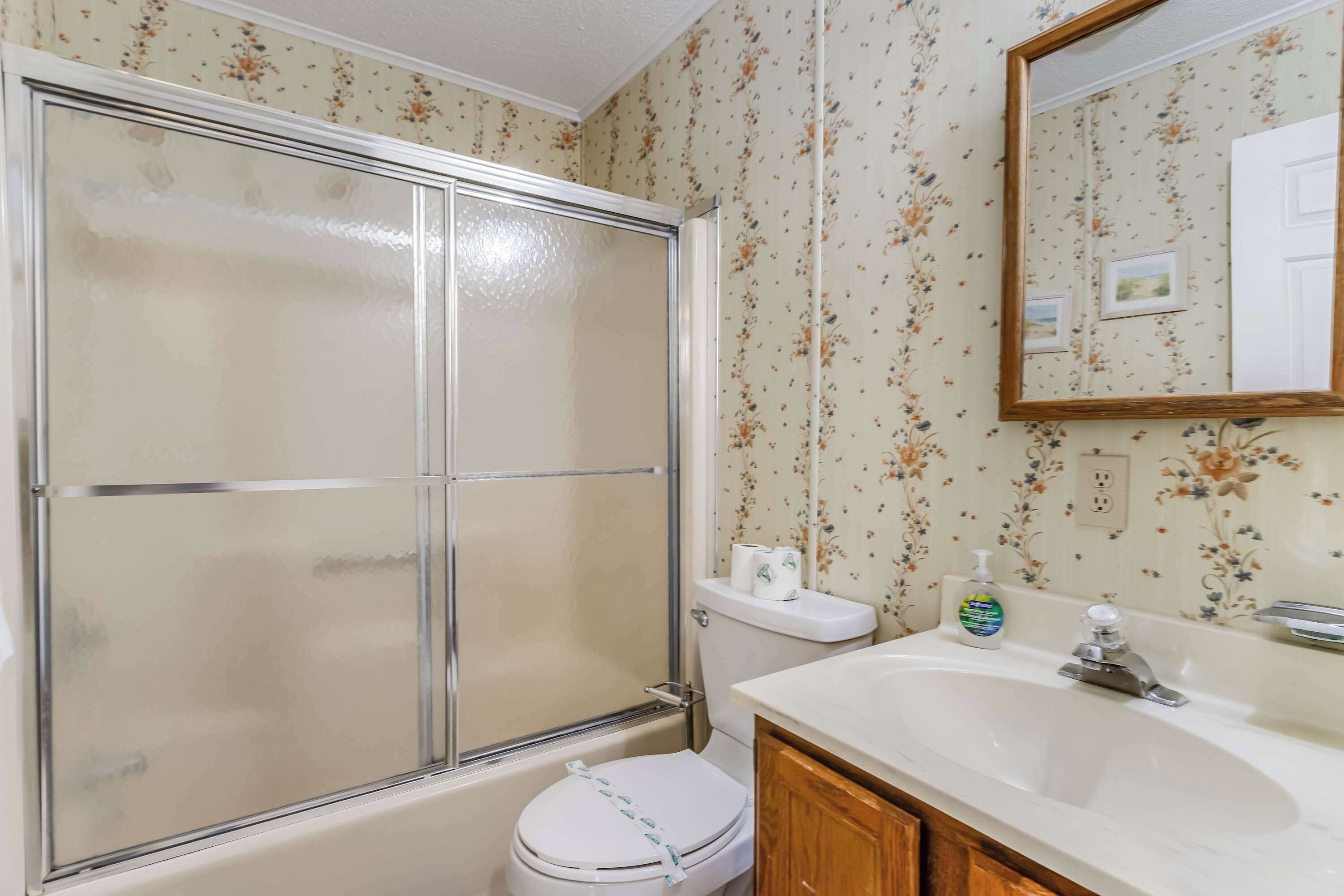 Shower, hair dryer, towels, shampoo