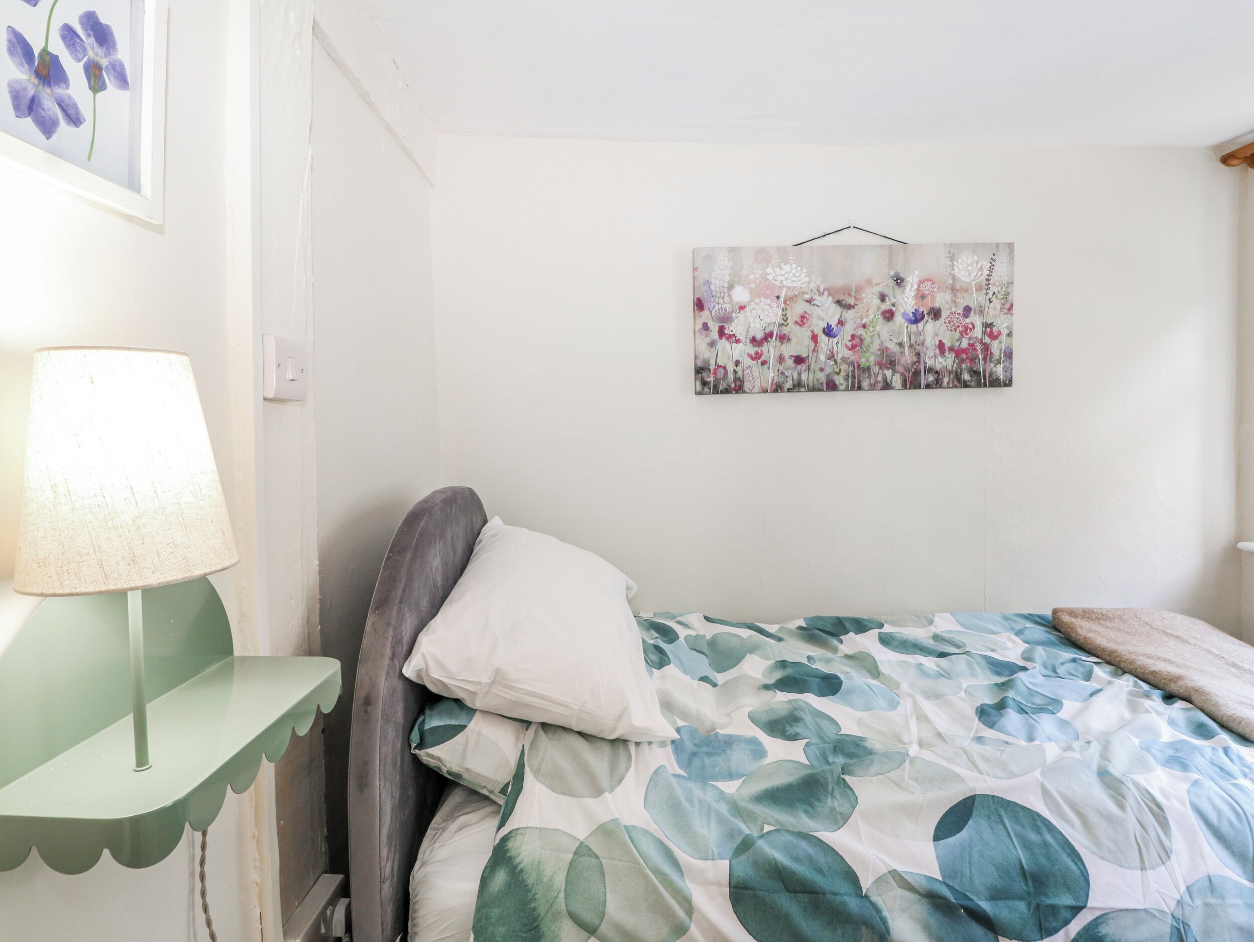4 bedrooms, individually decorated, individually furnished, free WiFi