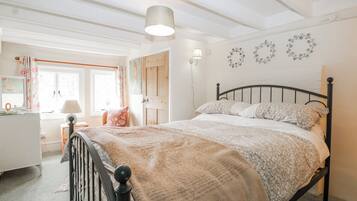 4 bedrooms, individually decorated, individually furnished, free WiFi