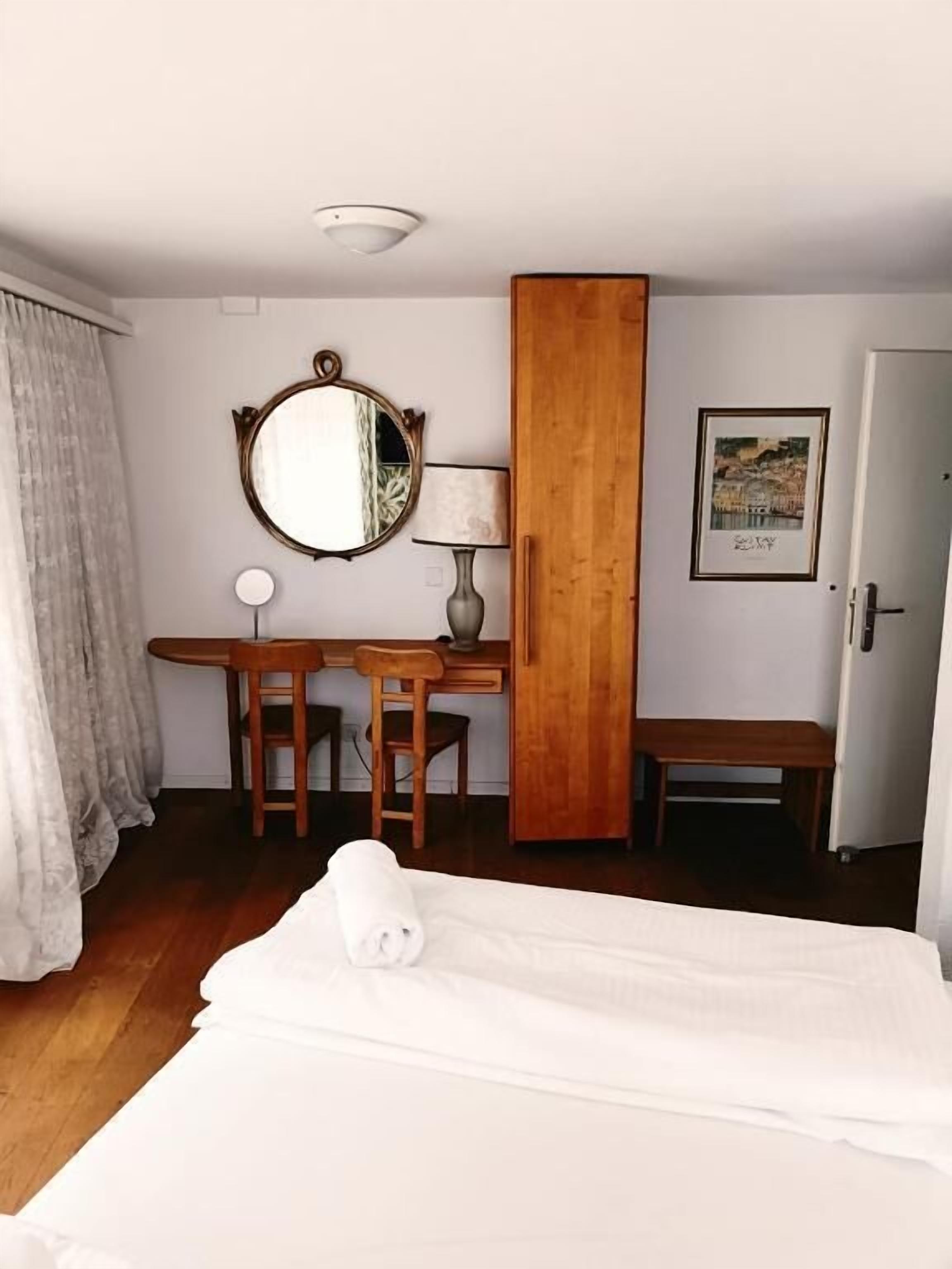 Kahden hengen perhehuone (kaksi sänkyä)