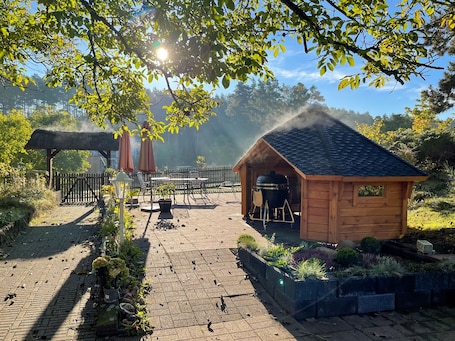 Terrace/patio. Kiek Inn
