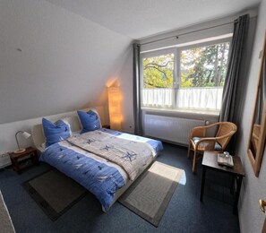 Habitación básica doble, 1 cama doble, vistas al jardín | Wifi gratis
