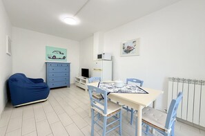 Dining - N308 - Numana, comfortable three-room apartment in the center (Numana)
