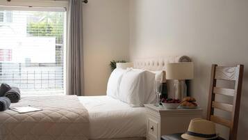 8 quartos, ferros/tábuas de passar roupa, Wi-Fi, roupa de cama