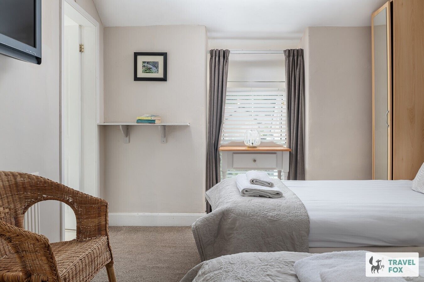 8 bedrooms, iron/ironing board, WiFi, bed sheets