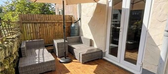 Smithy Bank Cottage - with free parking!