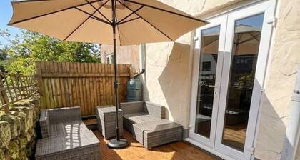 Smithy Bank Cottage - with free parking!