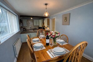 Dining - Smithy Bank Cottage - with free parking! (Alton)