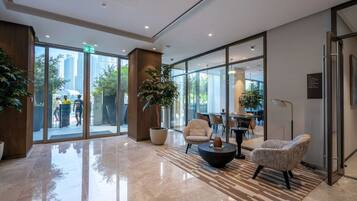 Huoneisto, parveke, kaupunkinäköala | Aula