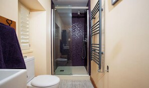 Bathroom - Charlotte Street Stay (Scottish Coastline)