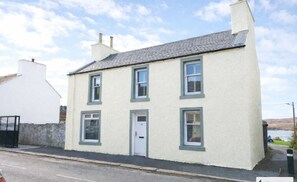 Exterior - Charlotte Street Stay (Scottish Coastline)