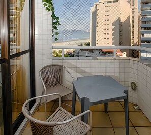 Comfort Apartment | Outdoor dining - SHB - Apê Retrô - Beira-Mar (Santos)