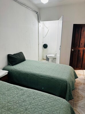 3 chambres, fer et planche à repasser, Wi-Fi gratuit, draps fournis